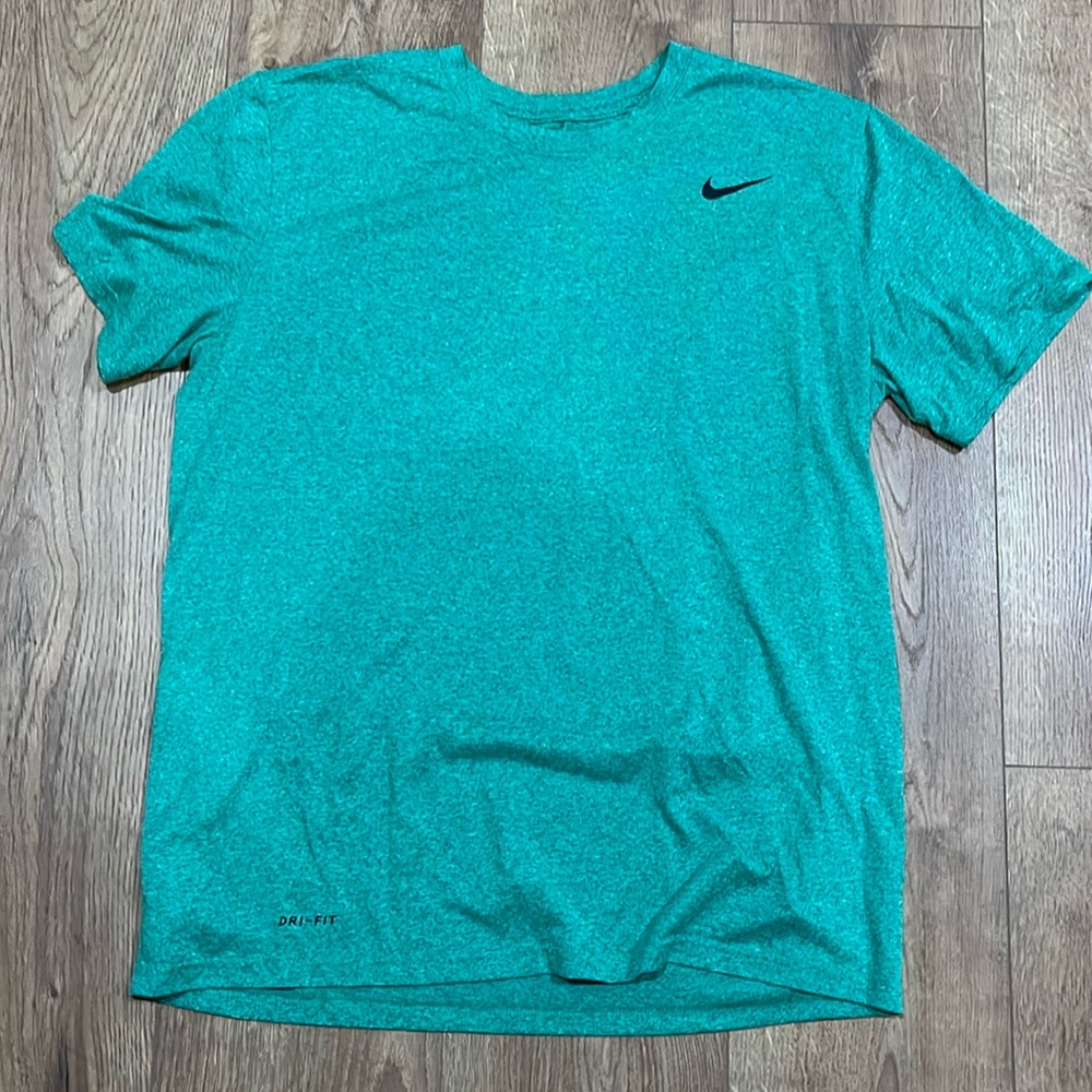 green nike shirt